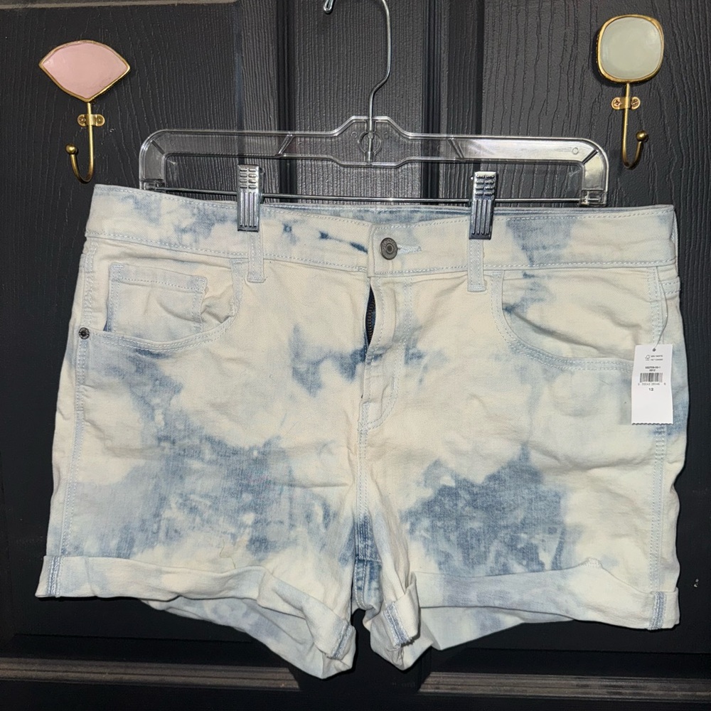 Old Navy Boyfriend Mid-Rise Beached Shorts